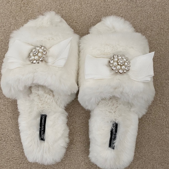 Pretty You London Shoes | Pretty You London Embellished Slippers | Poshmark
